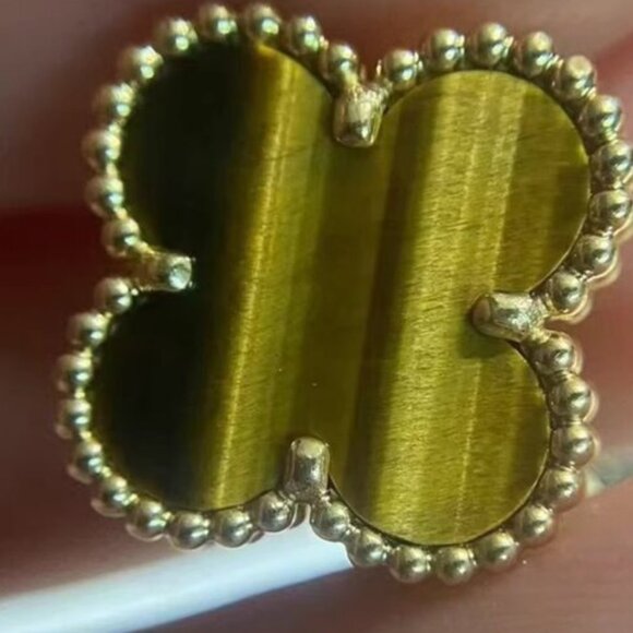 an earrings - Picture 3 of 5